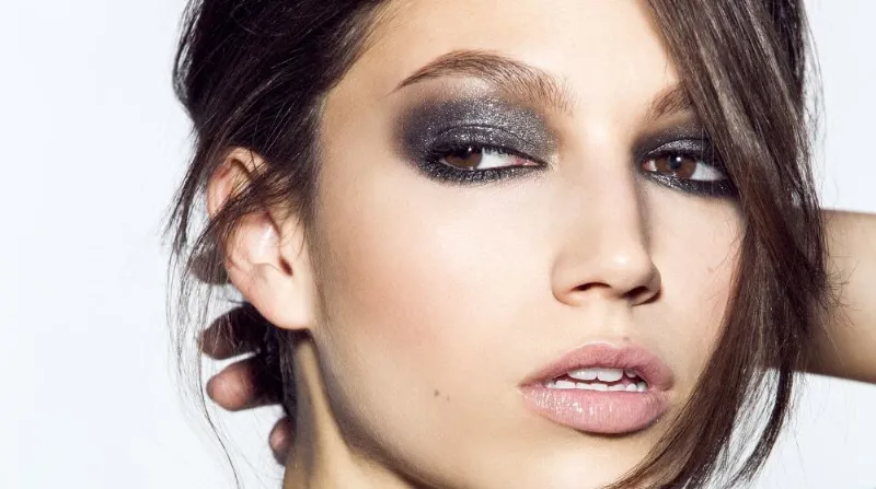 Cómo lucir un maquillaje perfecto en tonos negros